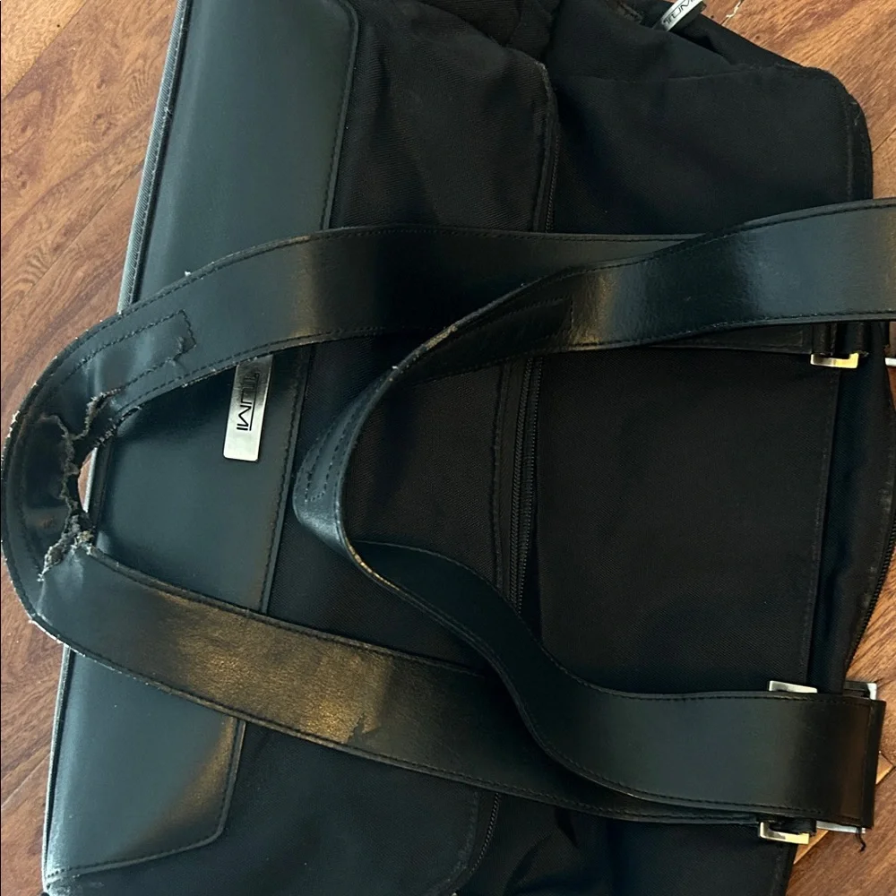Tumi Black Ballistic Nylon Messenger/ Diaper Bag Blue Interior